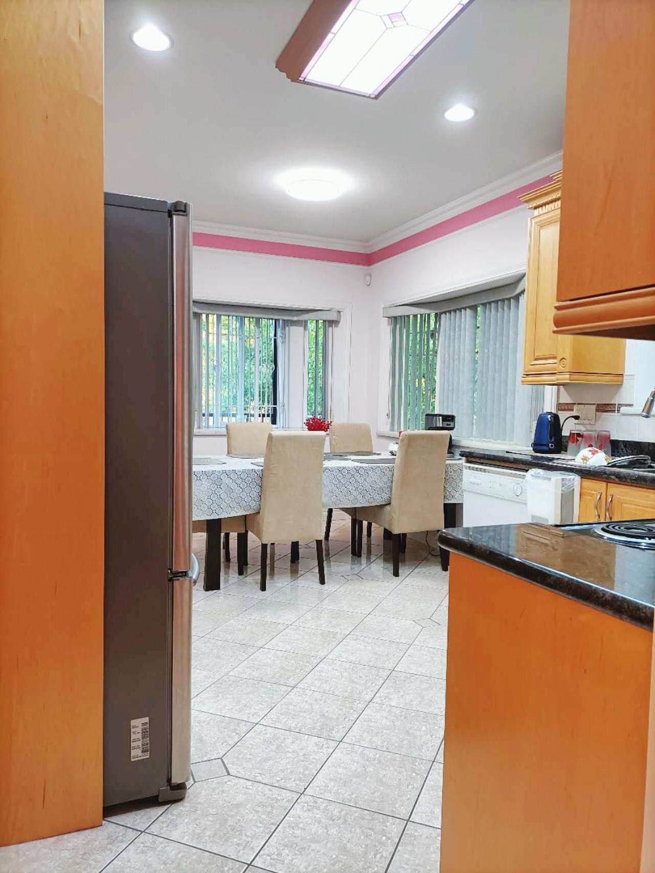 Отель Warm Retreat Ванкувер Экстерьер фото